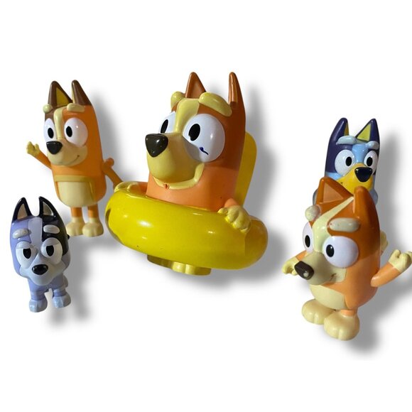 Bluey Family Toy Set Of 5 Figures - Bluey Bingo & More - Water Play Fun Bath - Picture 3 of 3